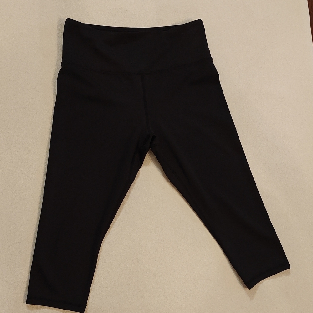 ZYIA Active Light n Tight Capri Leggings